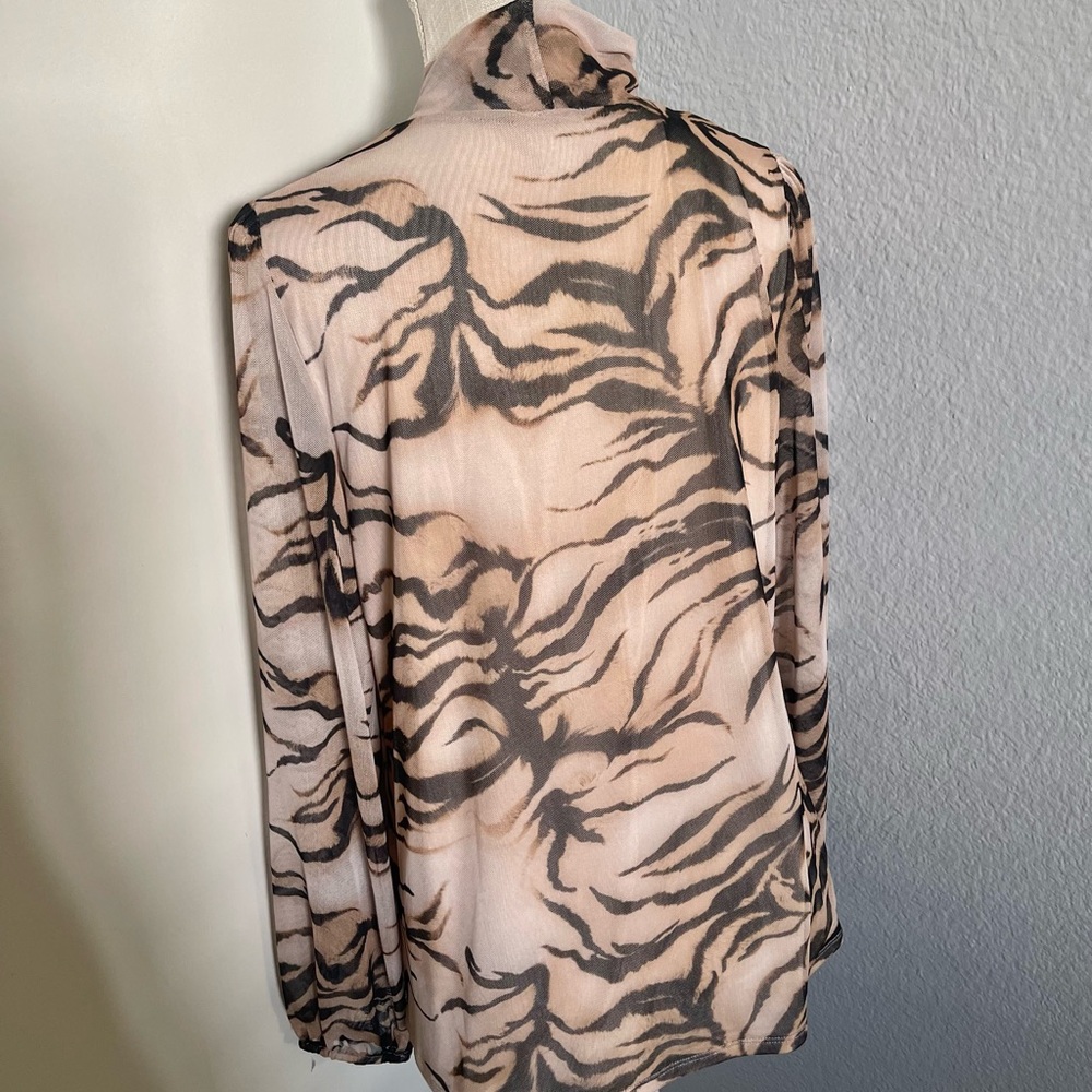 Stylish Animal Print Women's Top - Picture 6 of 10